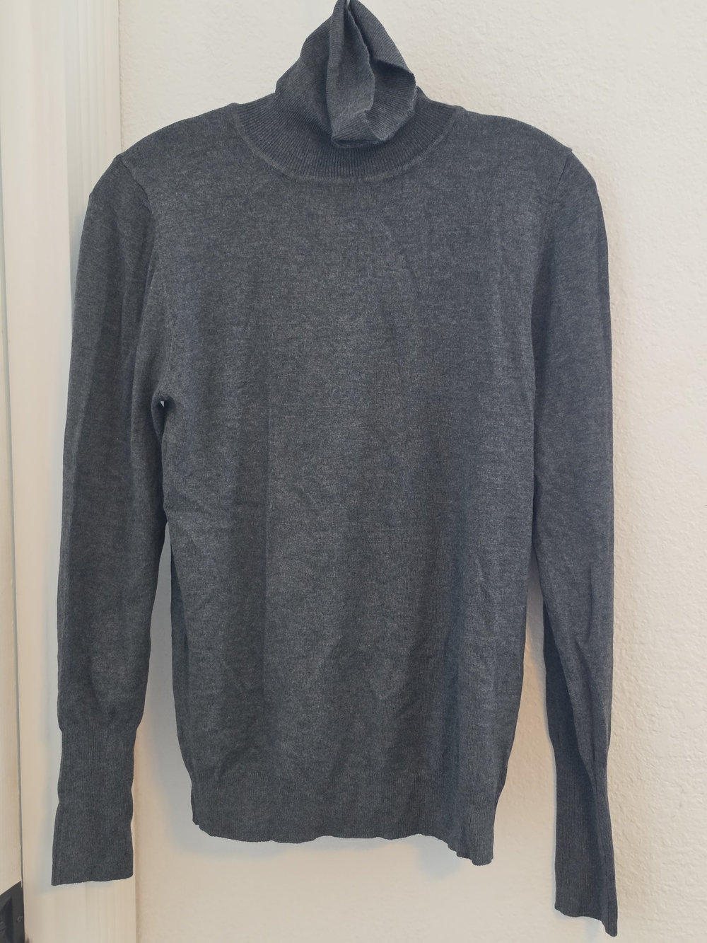 Susina Women's Charcoal Gray Turtleneck Sweater